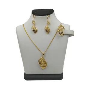 نیم ست طلا 18 عیار زنانه مدل ریناس