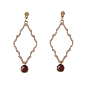 گوشواره طلا 18 عیار زنانه آمانژ طرح فانتزی کد 1181D9105