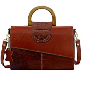 کیف دوشی زنانه مدل چرم طبیعی کد FTH138C