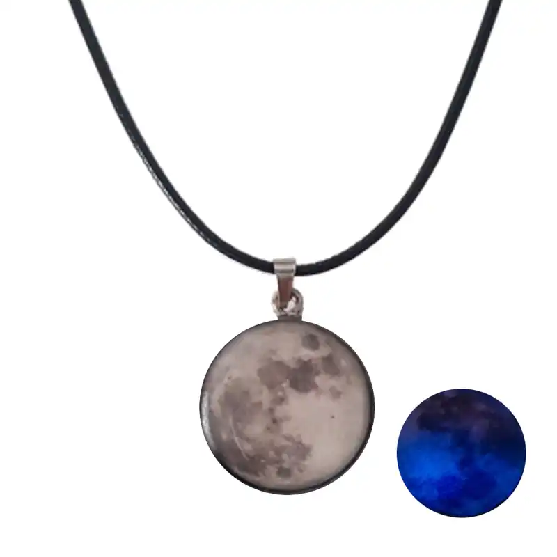 گردنبند مدل رزینی طرح ماه شبتاب