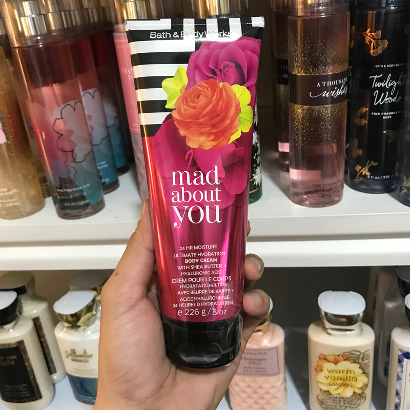 کرم مرطوب کننده و آبرسان بدن بس اند بادی ورکز مدل Mad about you وزن 226 گرم