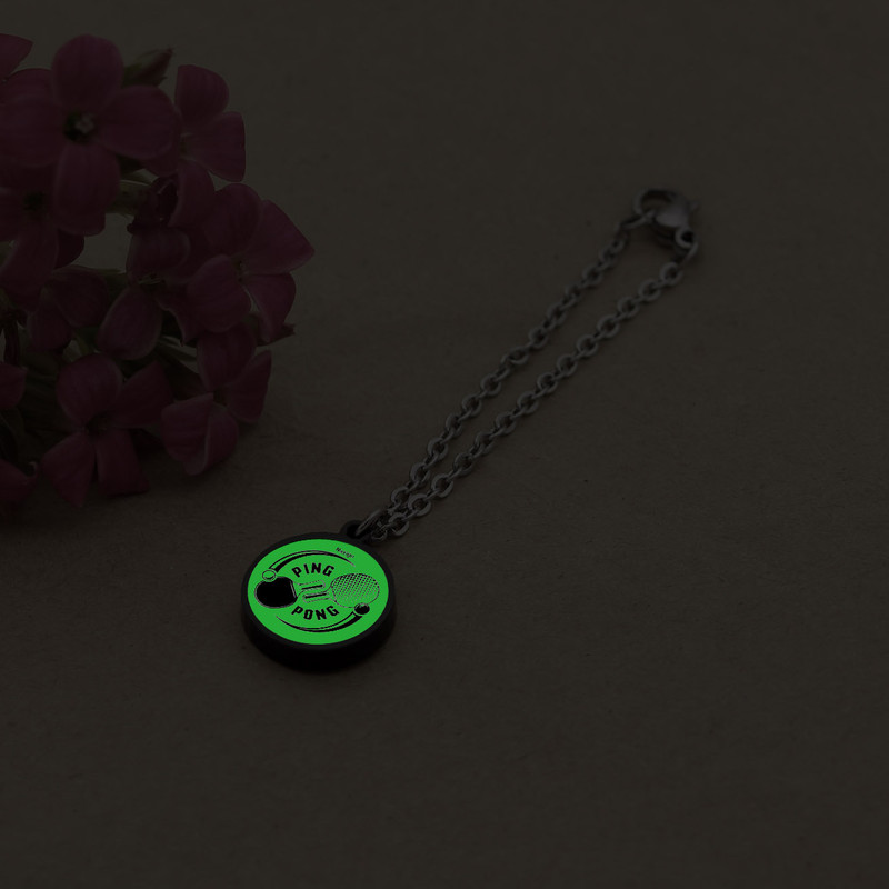 آویز ساعت زنانه ناکسیگو مدل شب تاب طرح پینگ پونگ کد AW9009