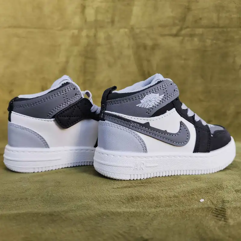 کفش مخصوص پیاده روی مدل NiQ-JorQ-BlkGrQ-102019