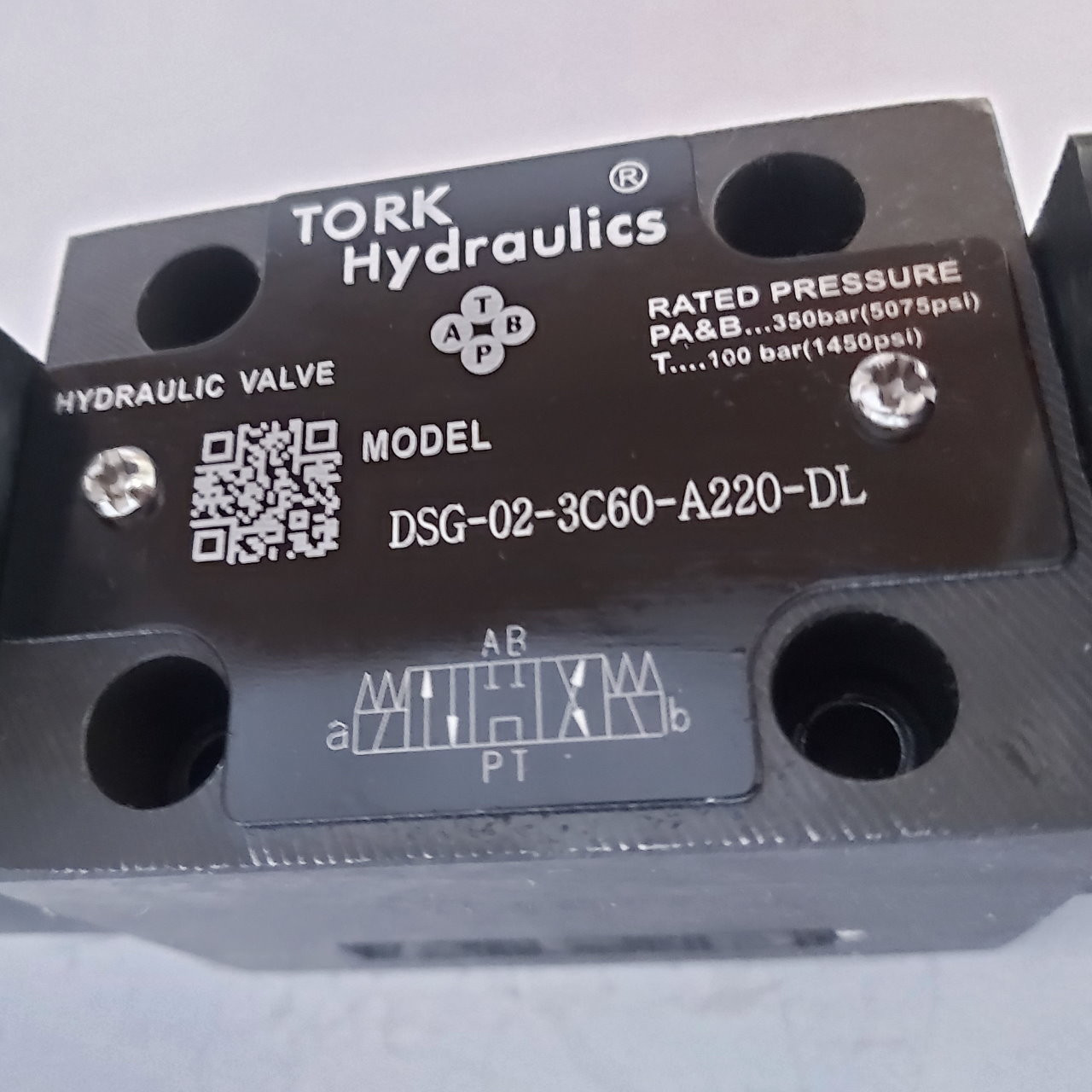 شیر برقی هیدرولیک ترک هیدرولیک مدل DSG-02-3C60-A220-DL-1/4In