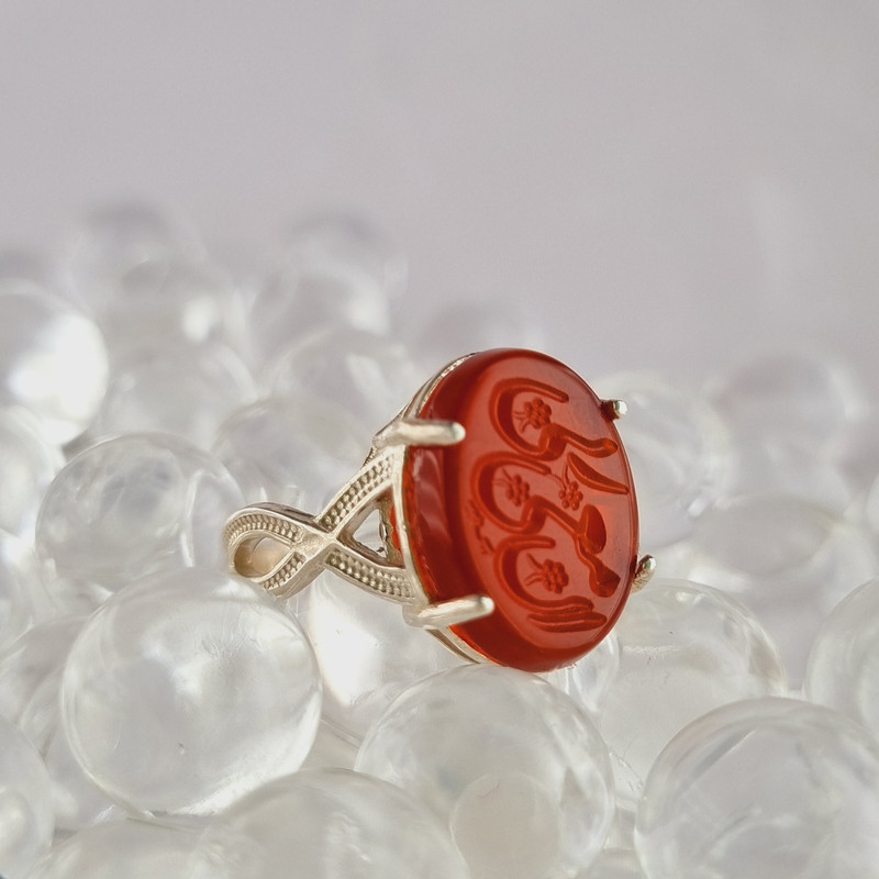 انگشتر نقره عقیق زنانه ملک زیور مدل پیچش طرح حکاکی ان معی ربی کد 129 انگشتر نقره عقیق زنانه ملک زیور مدل پیچش طرح حکاکی ان معی ربی کد 129