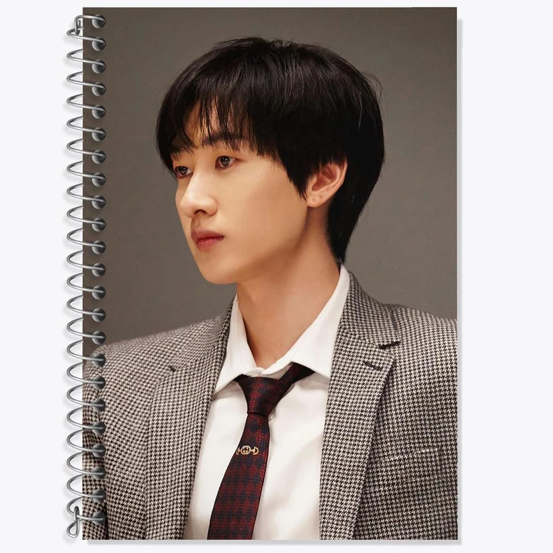دفتر زبان 50 برگ خندالو مدل سه خط طرح اینهیوک گروه سوپر جونیور Super Junior کد 21386