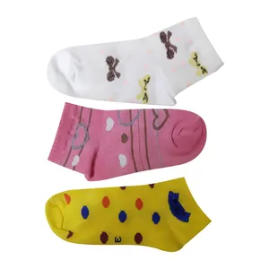 جوراب دخترانه کد 54 مجموعه 3 عددی