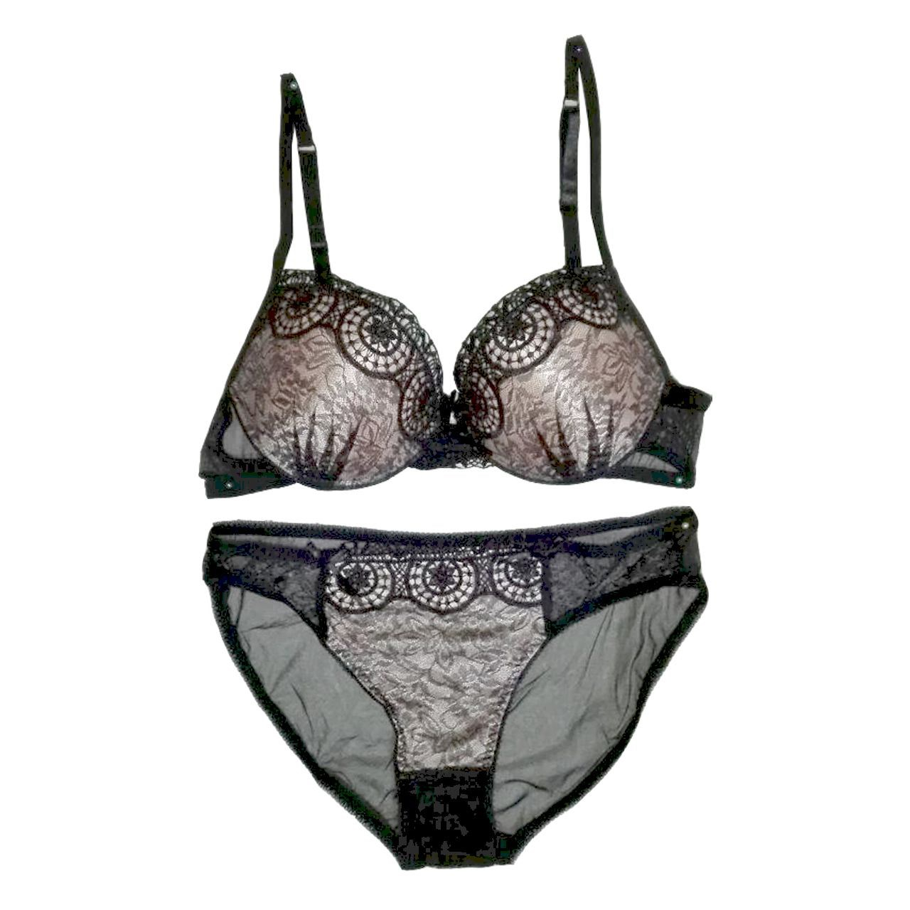 ست سوتین وشورت ومن تمپتیشن کد 01 به همراه محفظه شستشوی لباس زیر 👙