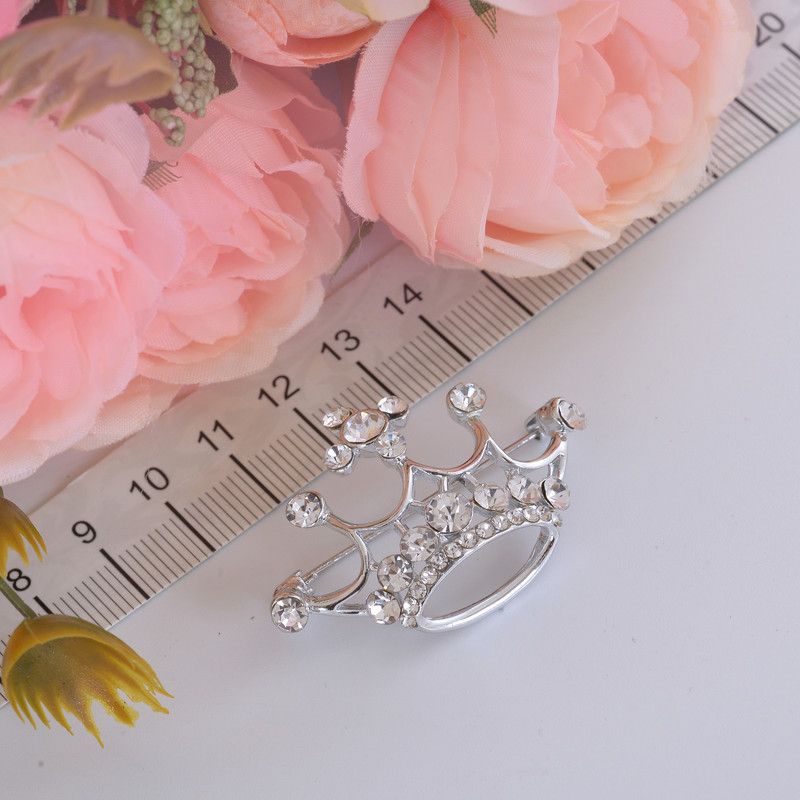 گل سینه زنانه پایتخت طرح تاج کد GS1060 گل سینه زنانه پایتخت طرح تاج کد GS1060