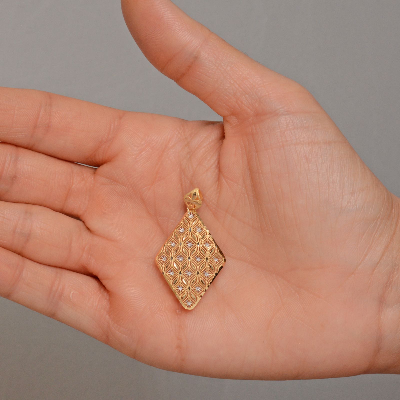آویز گردنبند طلا 18 عیار زنانه طلای مستجابی مدل آوا کد 6753 -  - 2