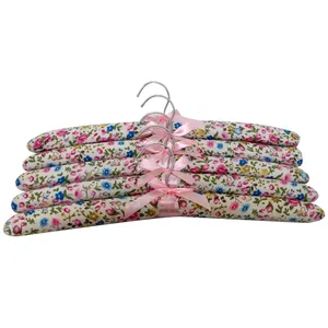 چوب لباسی گل دار کد 02 بسته 5 عددی