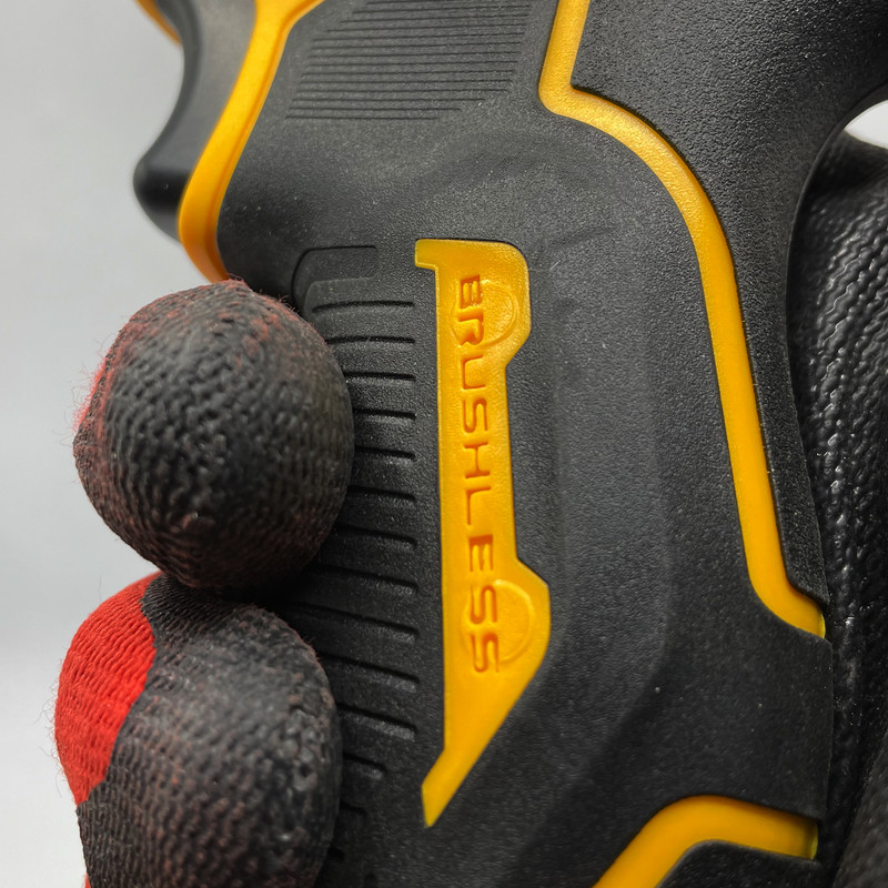 مجموعه 28 عددی پیچ گوشتی شارژی دی اف ولت کد XR36VMAX مجموعه 28 عددی پیچ گوشتی شارژی دی اف ولت کد XR36VMAX