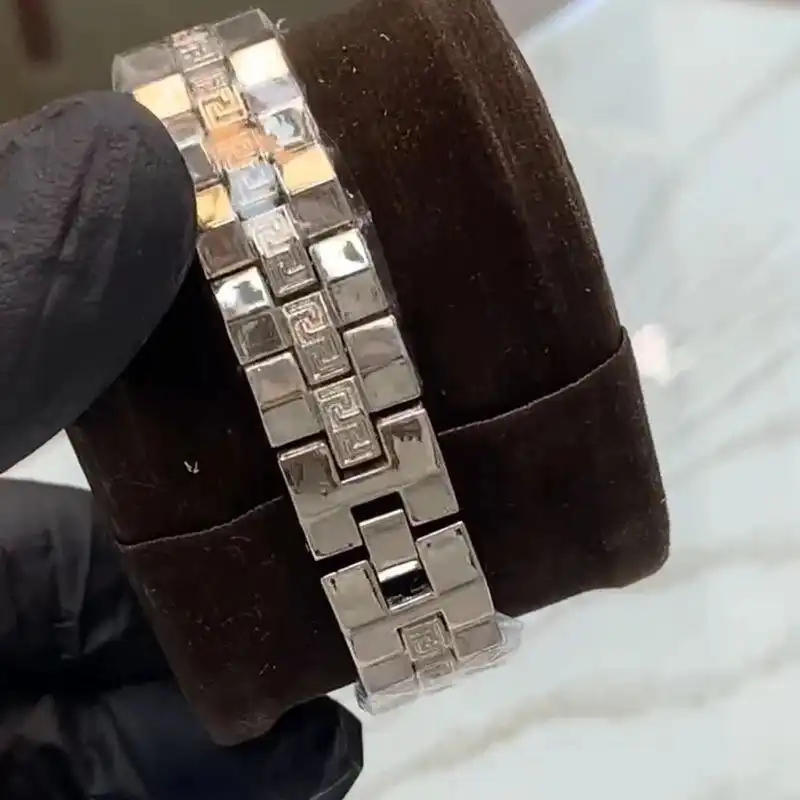 ساعت مچی عقربه ای زنانه مدل Vers09