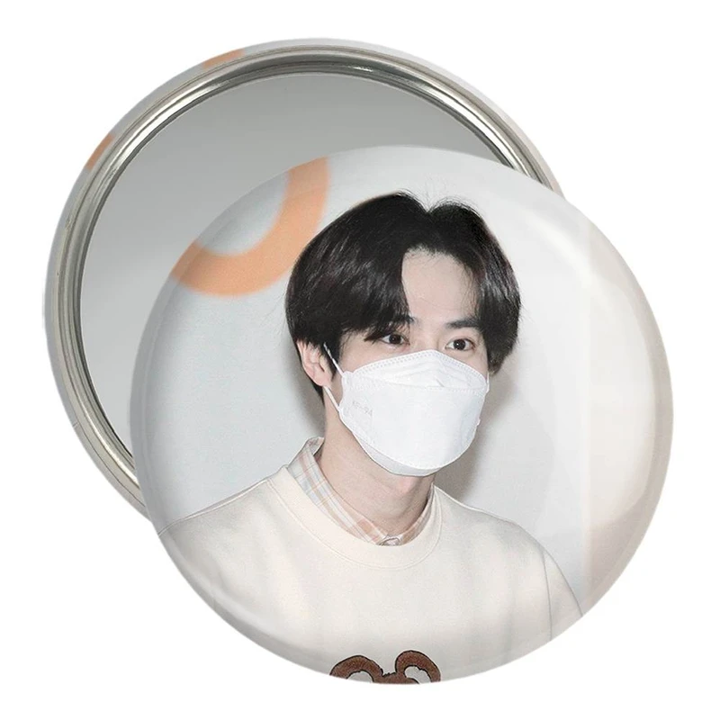 آینه جیبی خندالو مدل سوهو گروه اکسو EXO  کد 13496