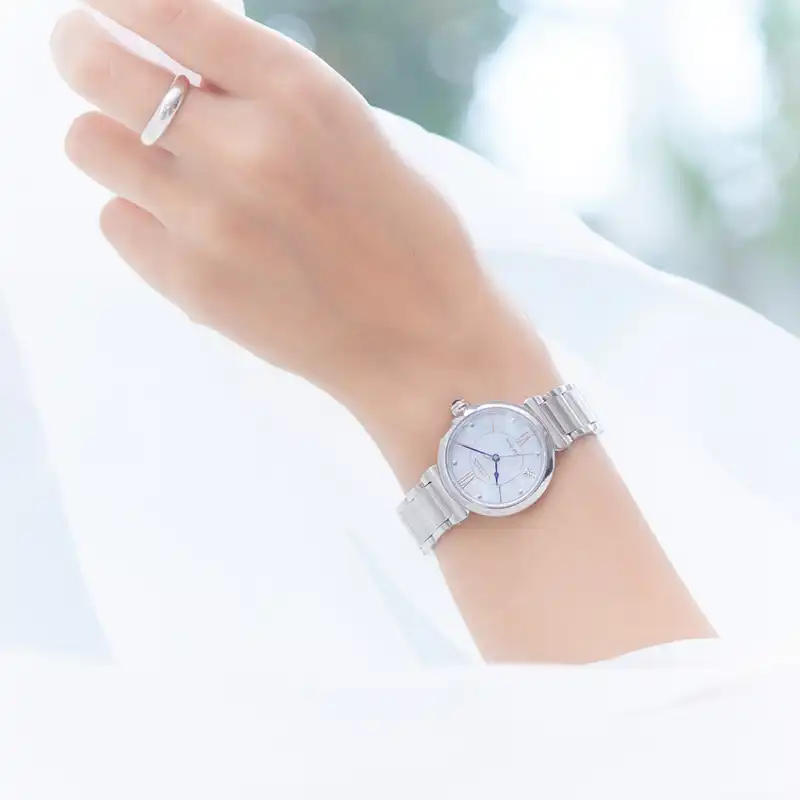 ساعت مچی عقربه ای زنانه سیتی زن مدل EM1070_83D