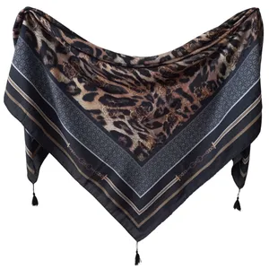 روسری زنانه مدل نخی پلنگی حاشیه ساده منگوله دار