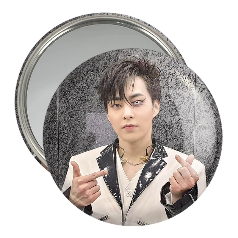 آینه جیبی خندالو مدل شیومین گروه اکسو EXO  کد 13519