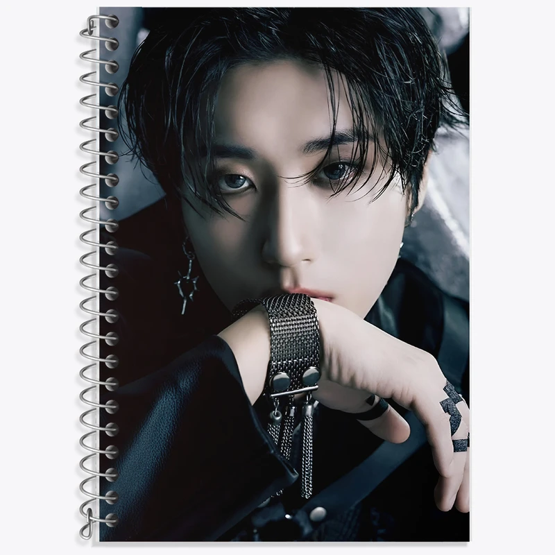 دفتر لغت 50 برگ خندالو طرح استری کیدز (Stray Kids) کد F5560