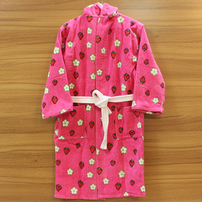 حوله پالتویی کودک ماهان طرح دختر توت فرنگی سایز 90 سانتی متر