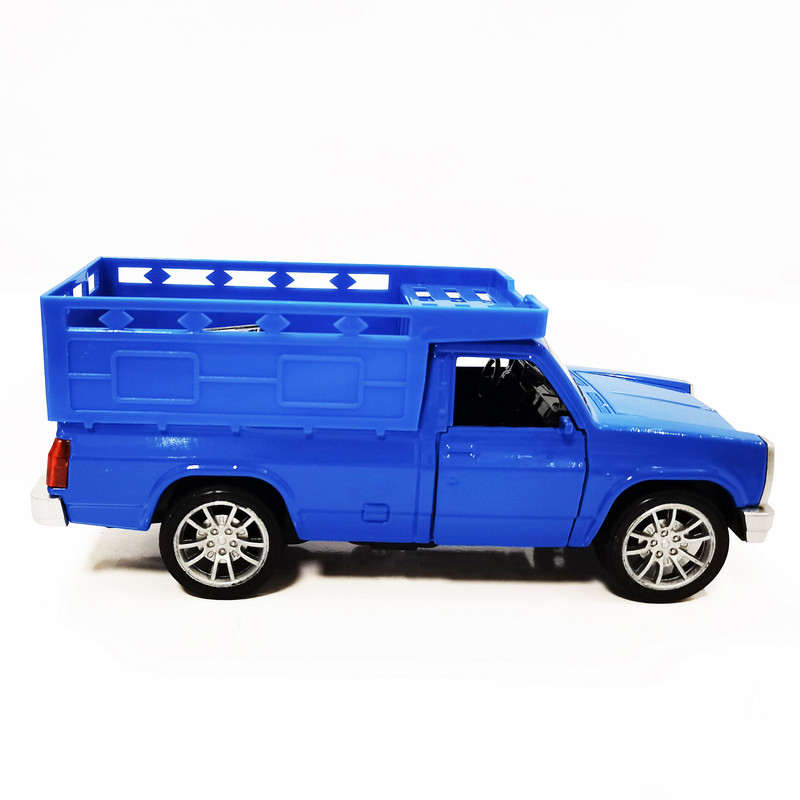 ماشین بازی مدل نیسان فلزی چراغدار دودزا