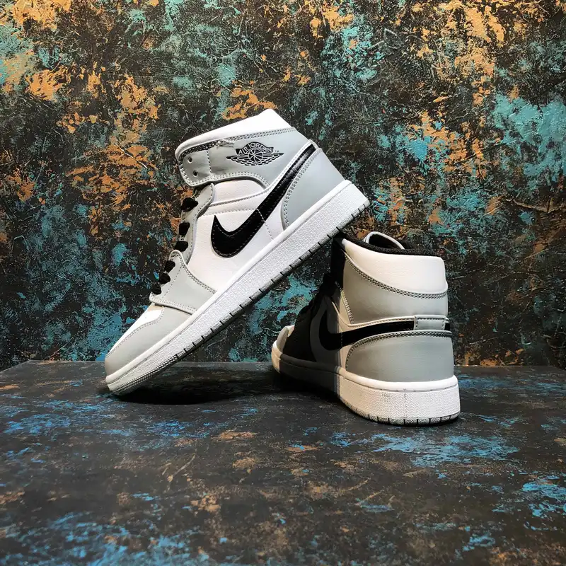 کفش بسکتبال مدل  AIR JORDAN 1 GRYWHBK-120001030