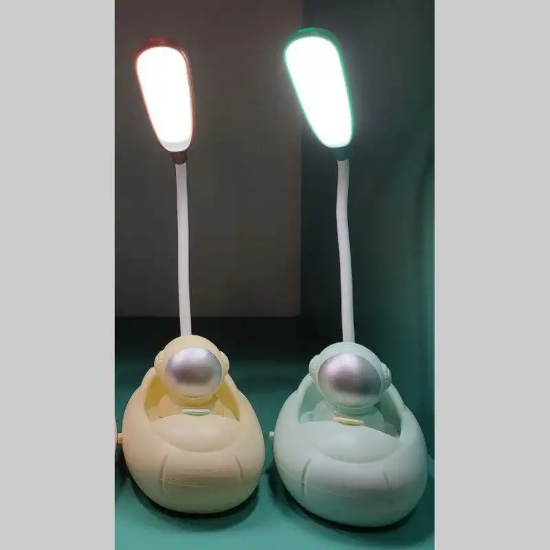 چراغ مطالعه مدل فضانورد کد 02