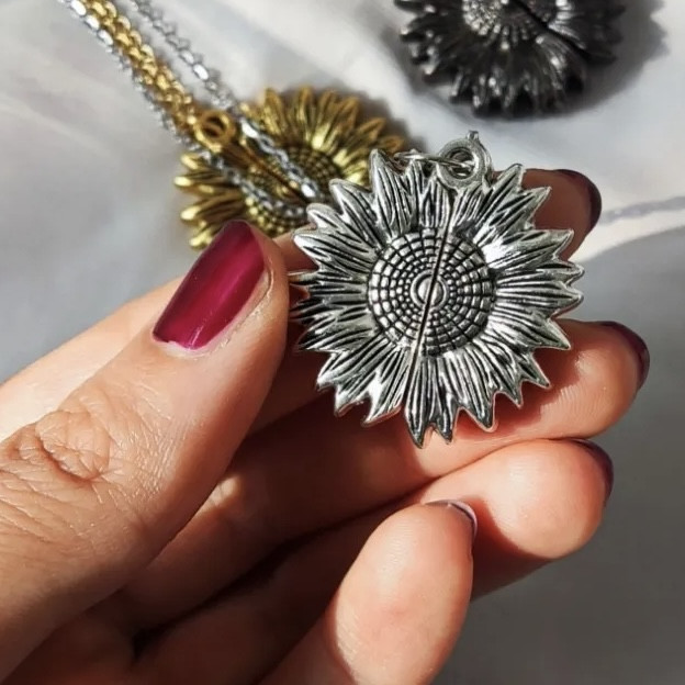 گردنبند زنانه مدل آفتاب گردان کد you are my sunshine