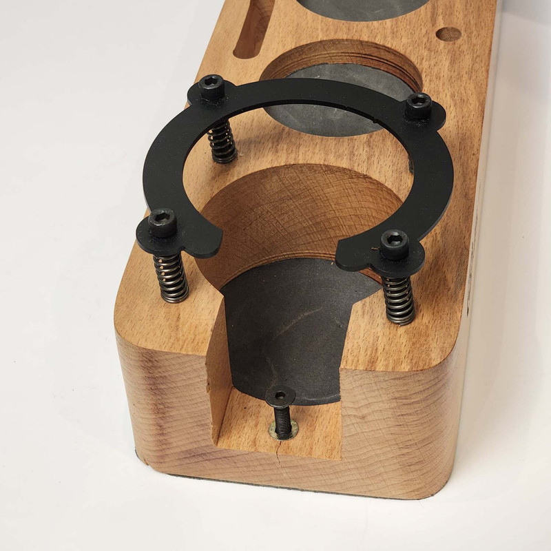 استند نگهدارنده پرتافیلتر اسپیس مدل چوبی کد 51 استند نگهدارنده پرتافیلتر اسپیس مدل چوبی کد 51