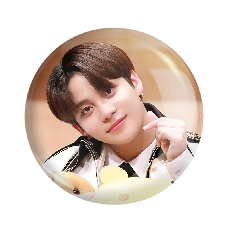 مگنت خندالو مدل جونگهو گروه ایتیز ATEEZ  کد 21287