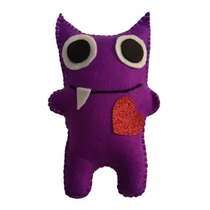 عروسک نمدی روبینا