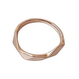 انگشتر زنانه ژوپینگ مدل دفورمه فشن