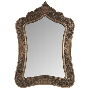 آینه قلمزنی زمینه برنج اثر خرم نژاد زمینه مس طرح مسجدی سایز 48 × 33 سانتی متر