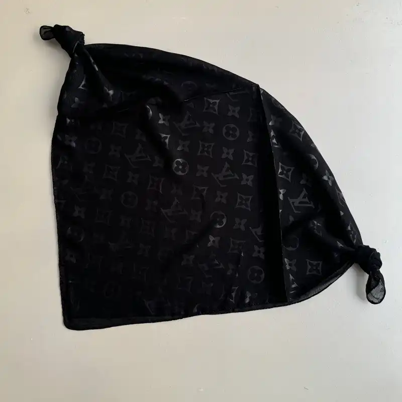 روسری زنانه مدل مینی نخی لطیف برجسته دنیز قواره 75