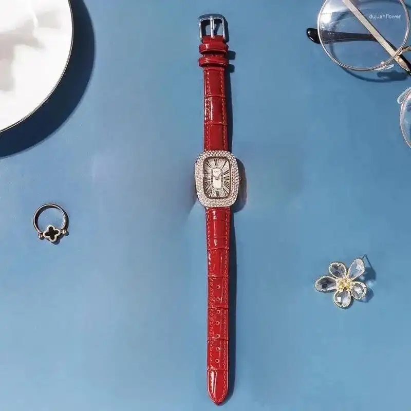 ساعت مچی عقربه ای زنانه مدل یونانی کلاسیک ۰۱