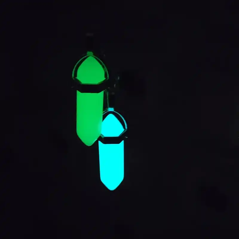 گردنبند مدل منشوری شب تاب