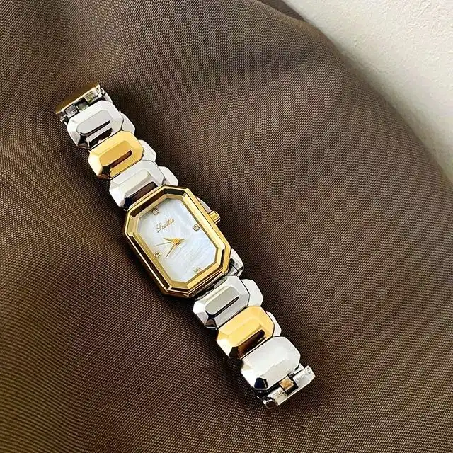 ساعت مچی عقربه ای زنانه مدل شیشه تراش نگینی قفل مخفی