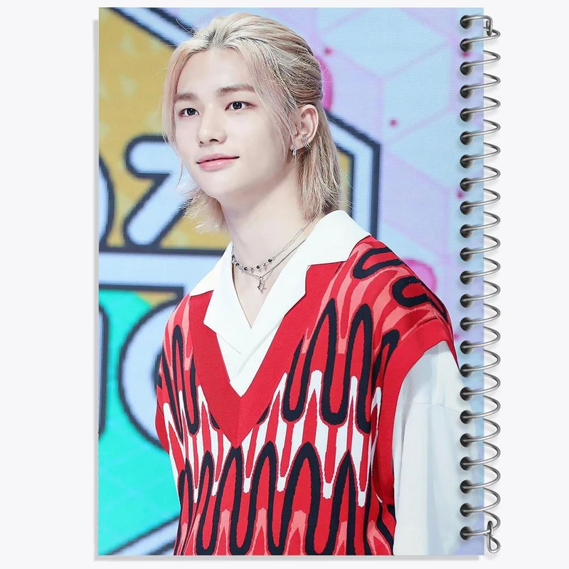 دفتر شطرنجی 50 برگ خندالو طرح هیونجین گروه استری کیدز Stray Kids کد 11870