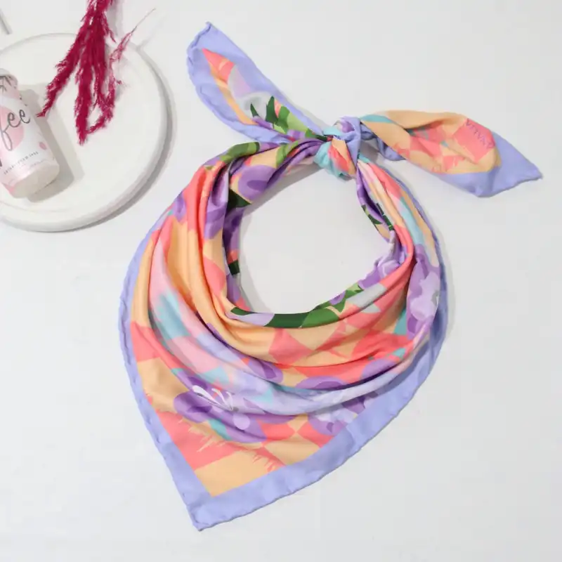 روسری زنانه مدل ابریشم توییل قواره 90 طرح گل بهاری کد ana-2941