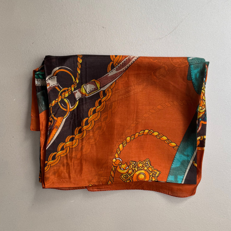 روسری زنانه مدل حریر ابرشیم زنجیره ای کد 01