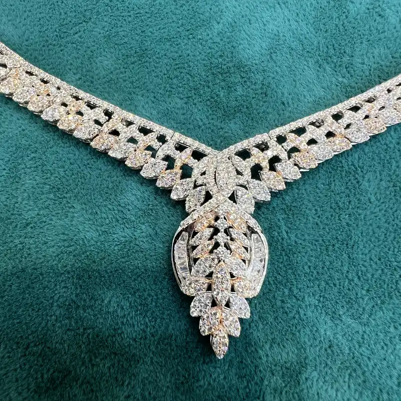 نیم ست نقره زنانه مدل سوپر لوکس جواهری مزین به روکش طلای و نگین اتریشی 39-23