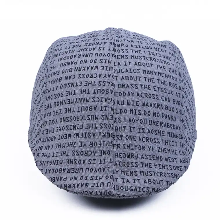 کلاه باراتا مدل فلت طرح حروف لاتین