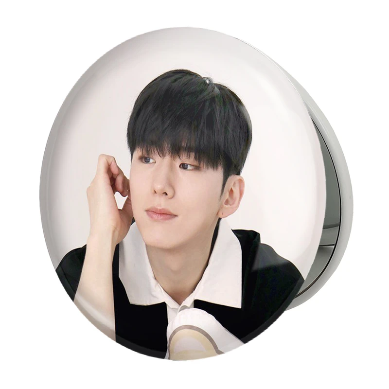 آینه جیبی خندالو طرح کیهیون گروه مانستا اکس MONSTA X مدل تاشو کد 21152 