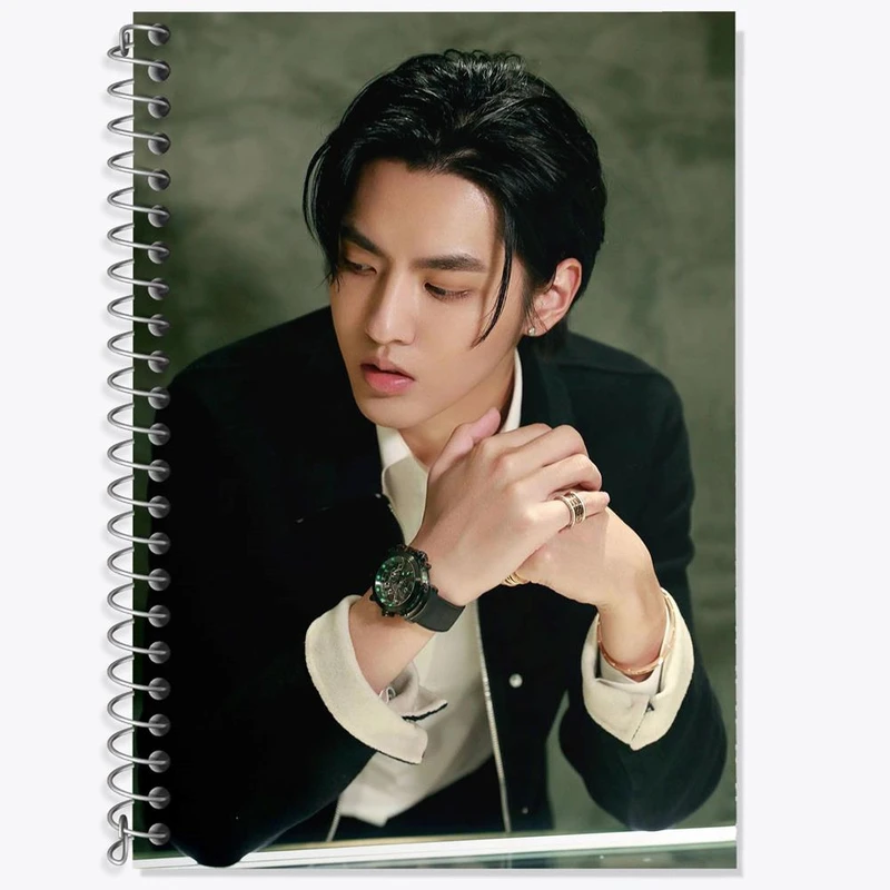 دفتر زبان 50 برگ خندالو مدل سه خط طرح کریس وو گروه اکسو EXO کد 13420