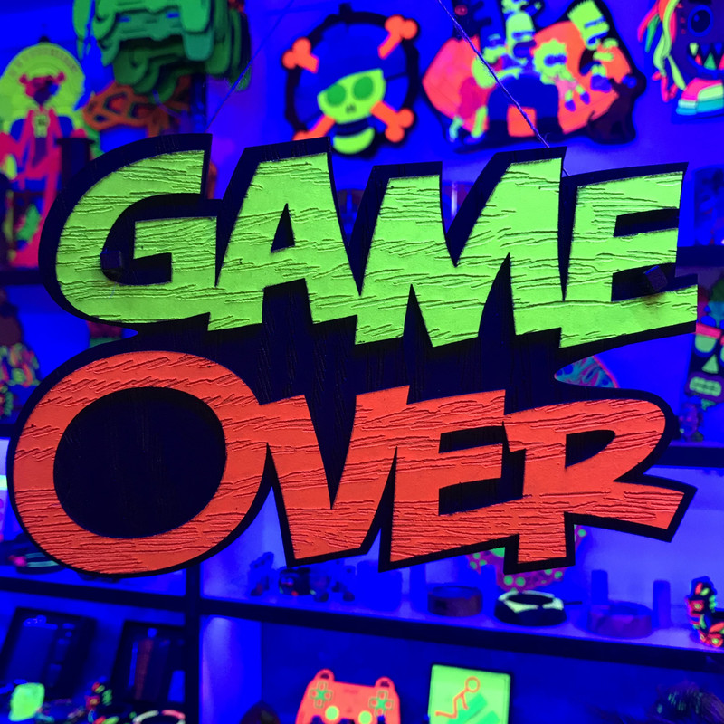 دیوارکوب زیروبم مدل بلک لایت طرح Game Over