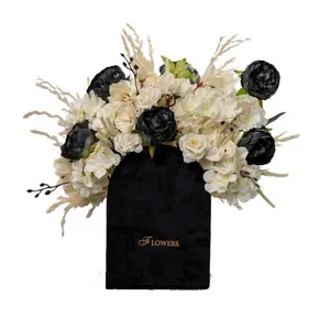 گلدان به همراه گل مصنوعی مدل 09