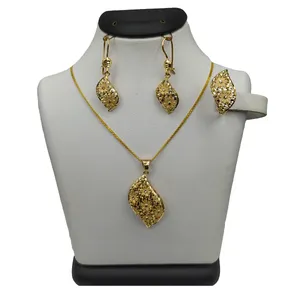 نیم ست طلا 18 عیار زنانه مدل ریناس