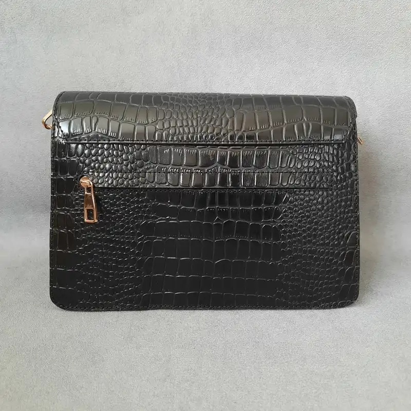 کیف دوشی زنانه چرم بارثاوا مدل 1358