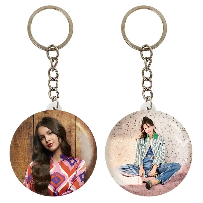 جاکلیدی خندالو مدل اولیویا رودریگو Olivia Rodrigo کد 1925519262 مجموعه 2 عددی