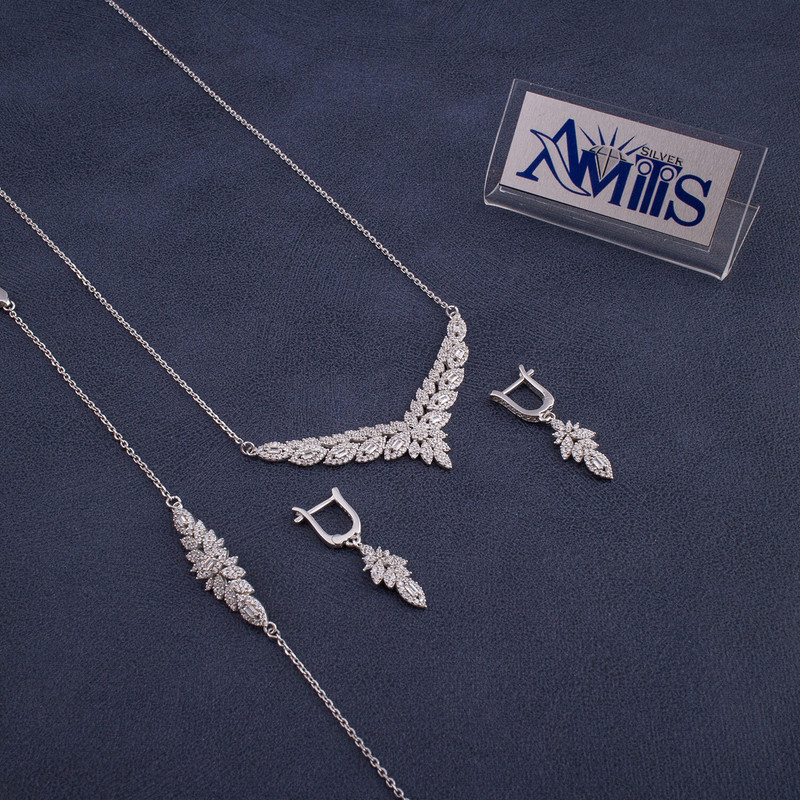 نیم ست نقره زنانه مدل برلیان امرالد AMT-N212