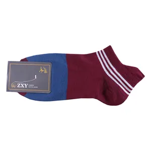 جوراب مدل مچی سه خط پاشنه رنگ زرشکی